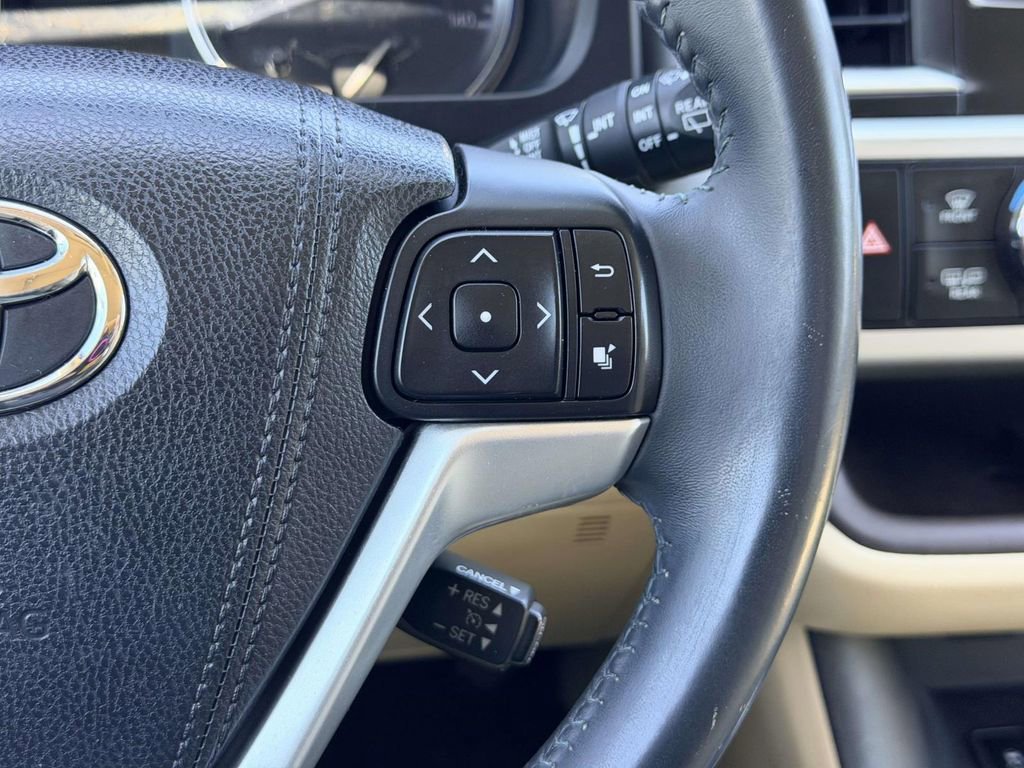 Used 2016 Toyota Highlander XLE AWD/4WD image 8