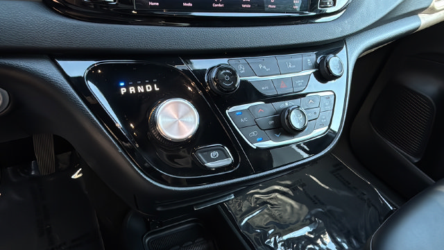 Used 2025 Chrysler Pacifica Select FWD image 29