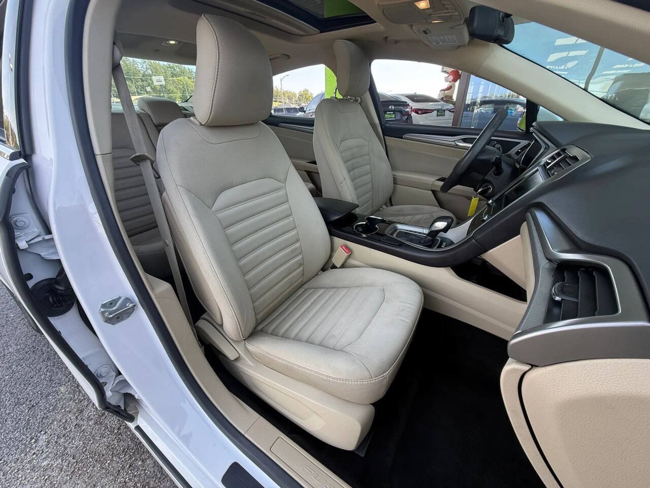 Used 2014 Ford Fusion SE FWD image 7
