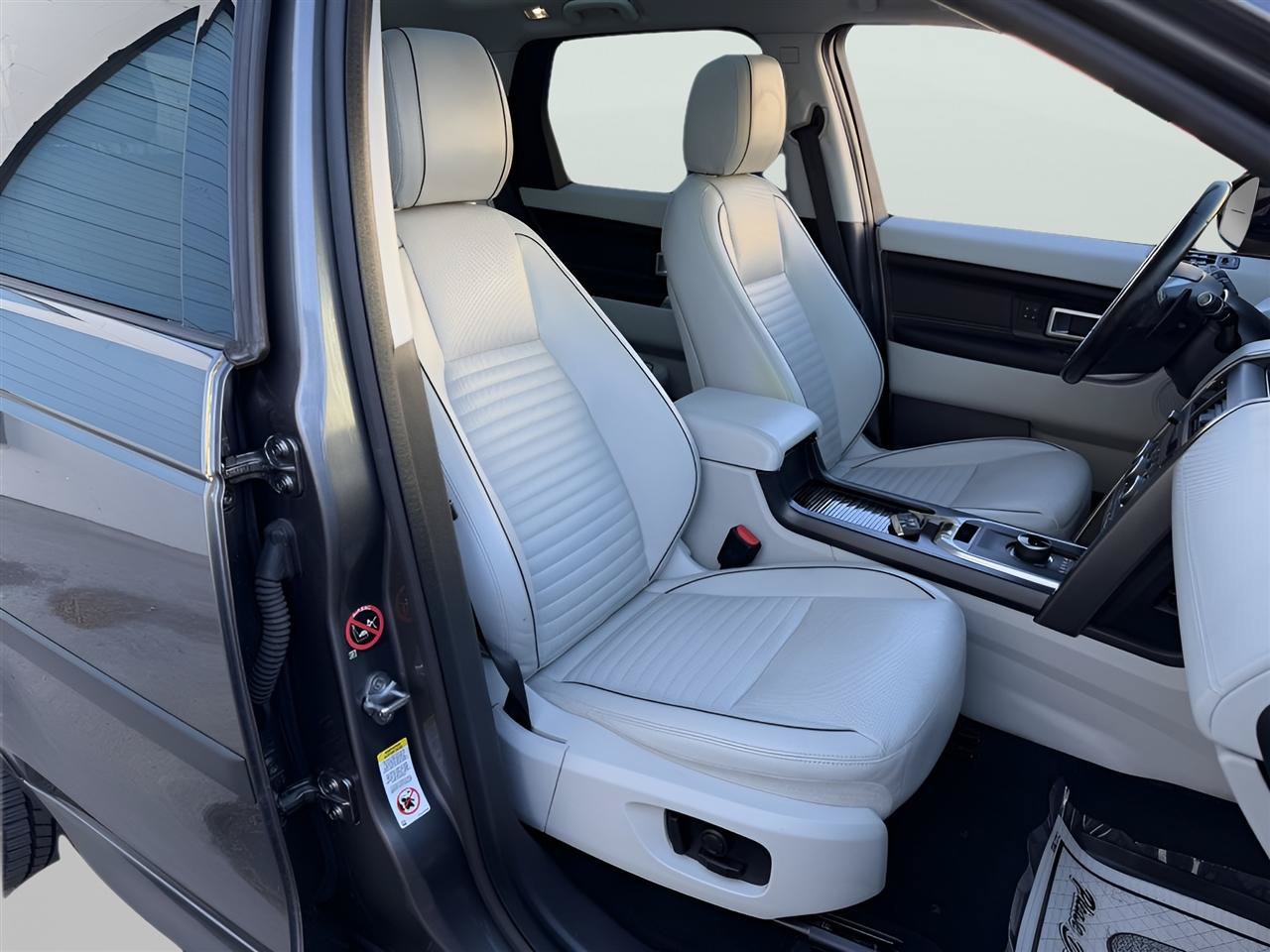 Used 2019 Land Rover Discovery Sport HSE Dynamic AWD/4WD image 17