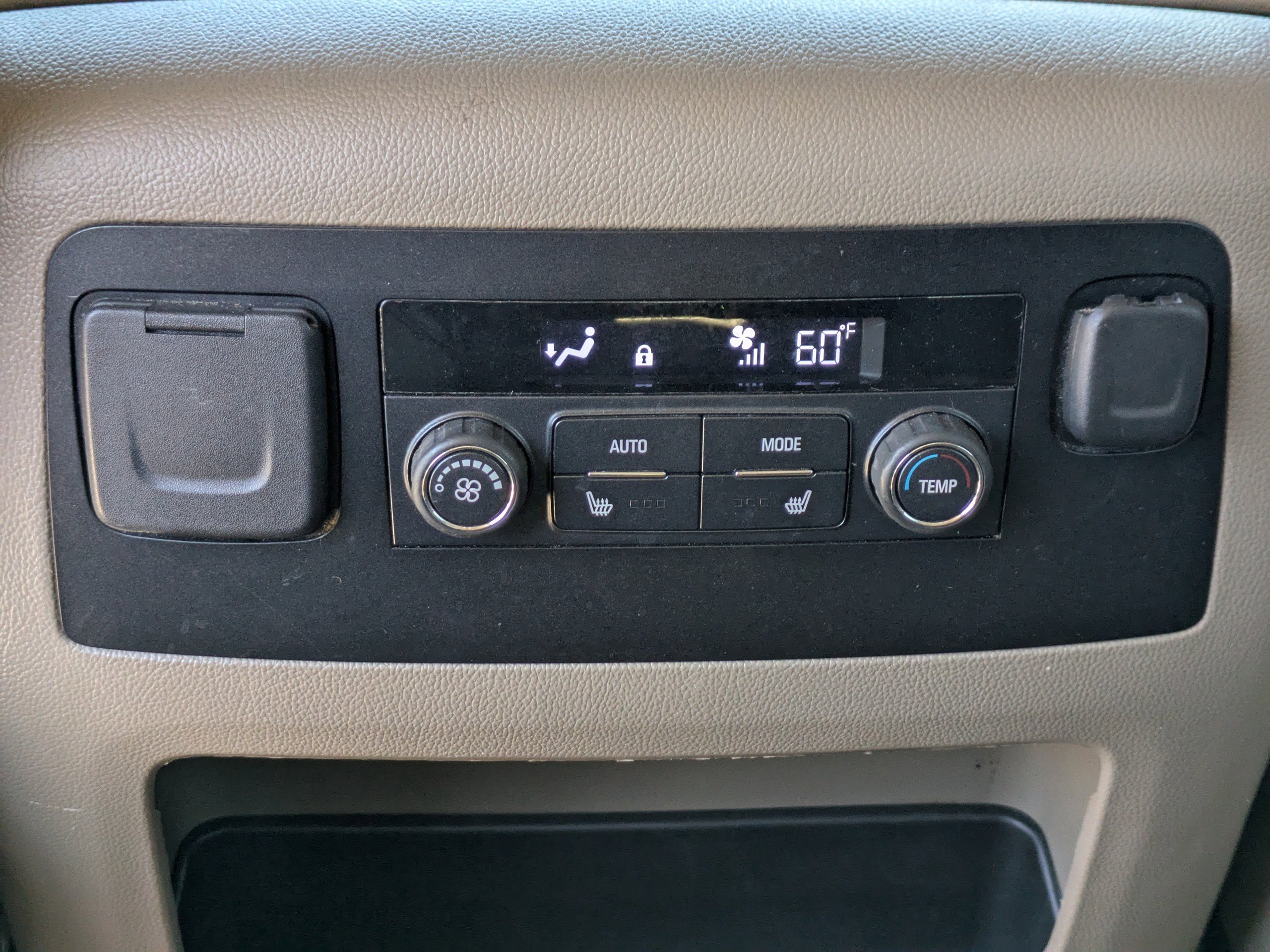 Used 2015 GMC Yukon SLT w/ HD Trailering Package image 17