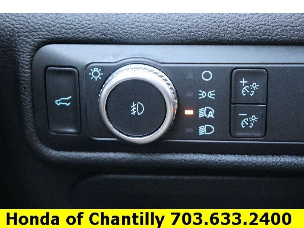 Used 2022 Ford Explorer XLT w/ Equipment Group 202A image 14