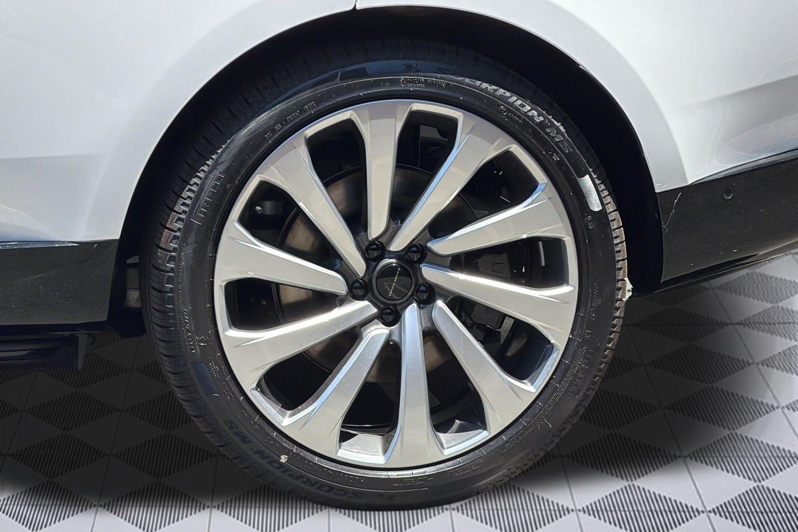 New 2026 Land Rover Range Rover Long Wheelbase SE AWD/4WD image 12