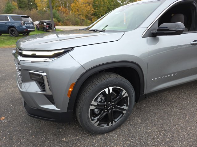 New 2027 Chevrolet Traverse LT w/ LPO, Floor Liner Package AWD/4WD image 13