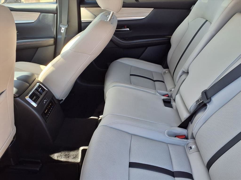 Used 2025 MAZDA CX-70 Plug-In Hybrid w/ Premium Pkg image 31