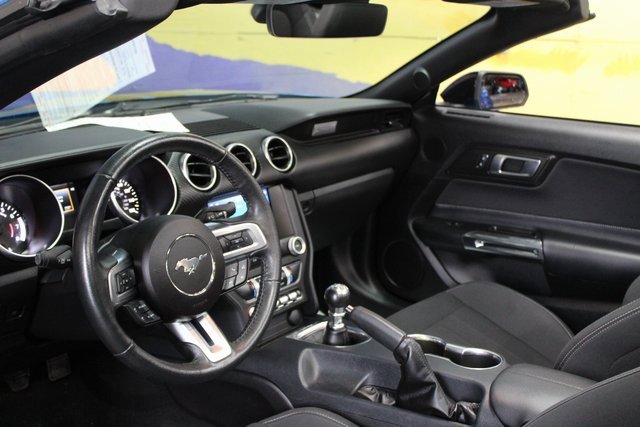 Used 2021 Ford Mustang Convertible image 14