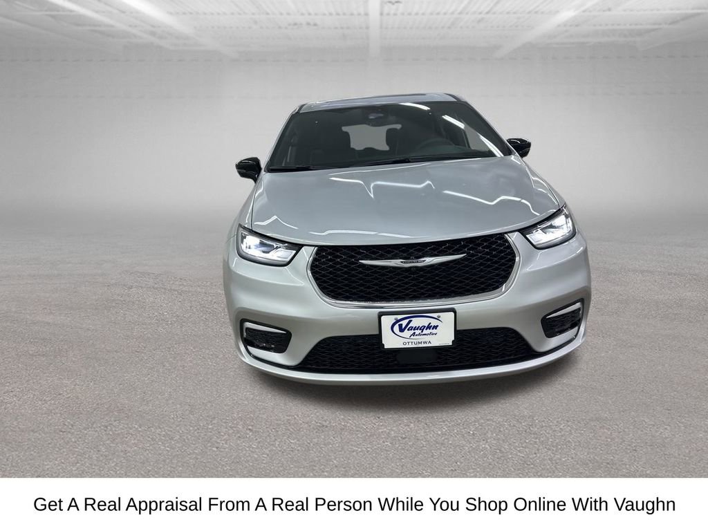 New 2026 Chrysler Pacifica Limited image 3