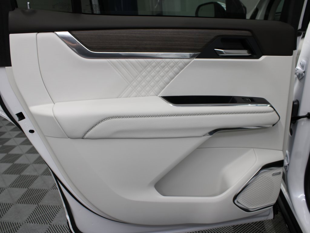 Used 2024 GMC Acadia Denali image 63