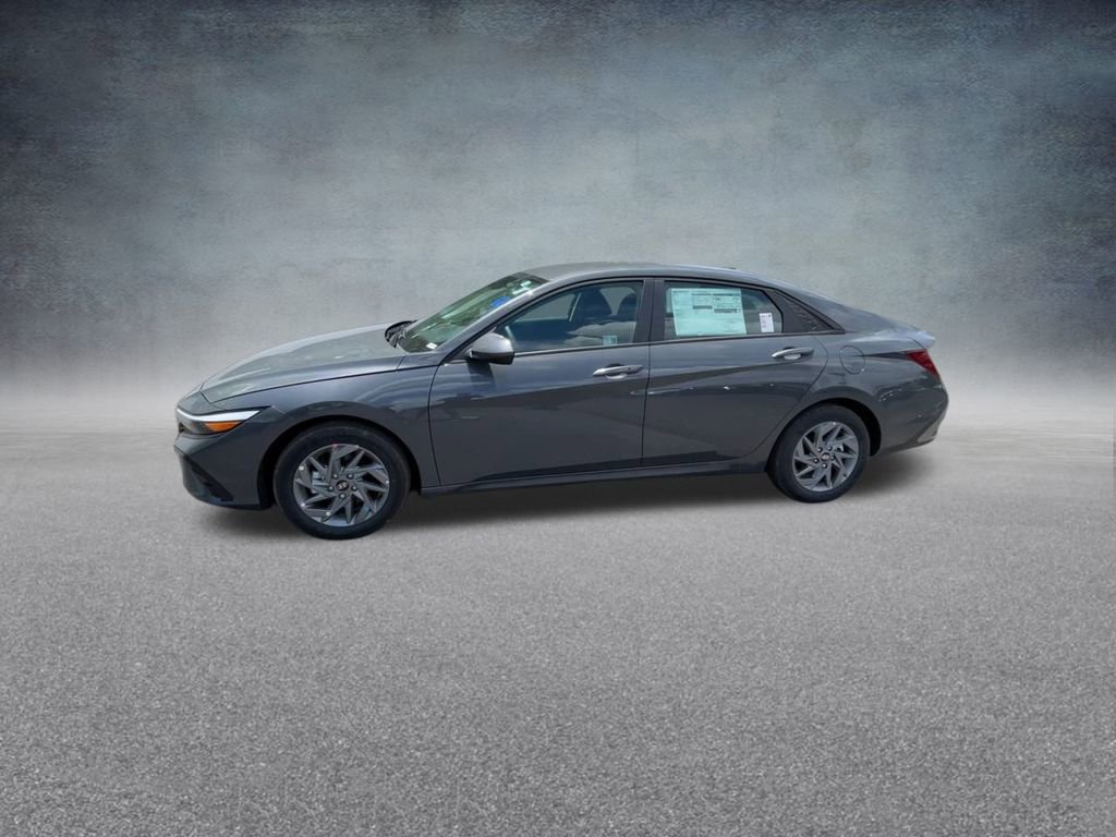 Used 2025 Hyundai Elantra Blue image 11