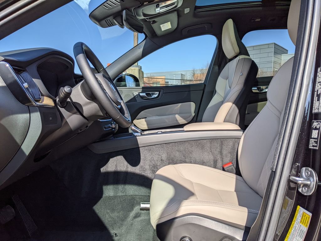 Certified 2026 Volvo XC60 B5 Core image 11