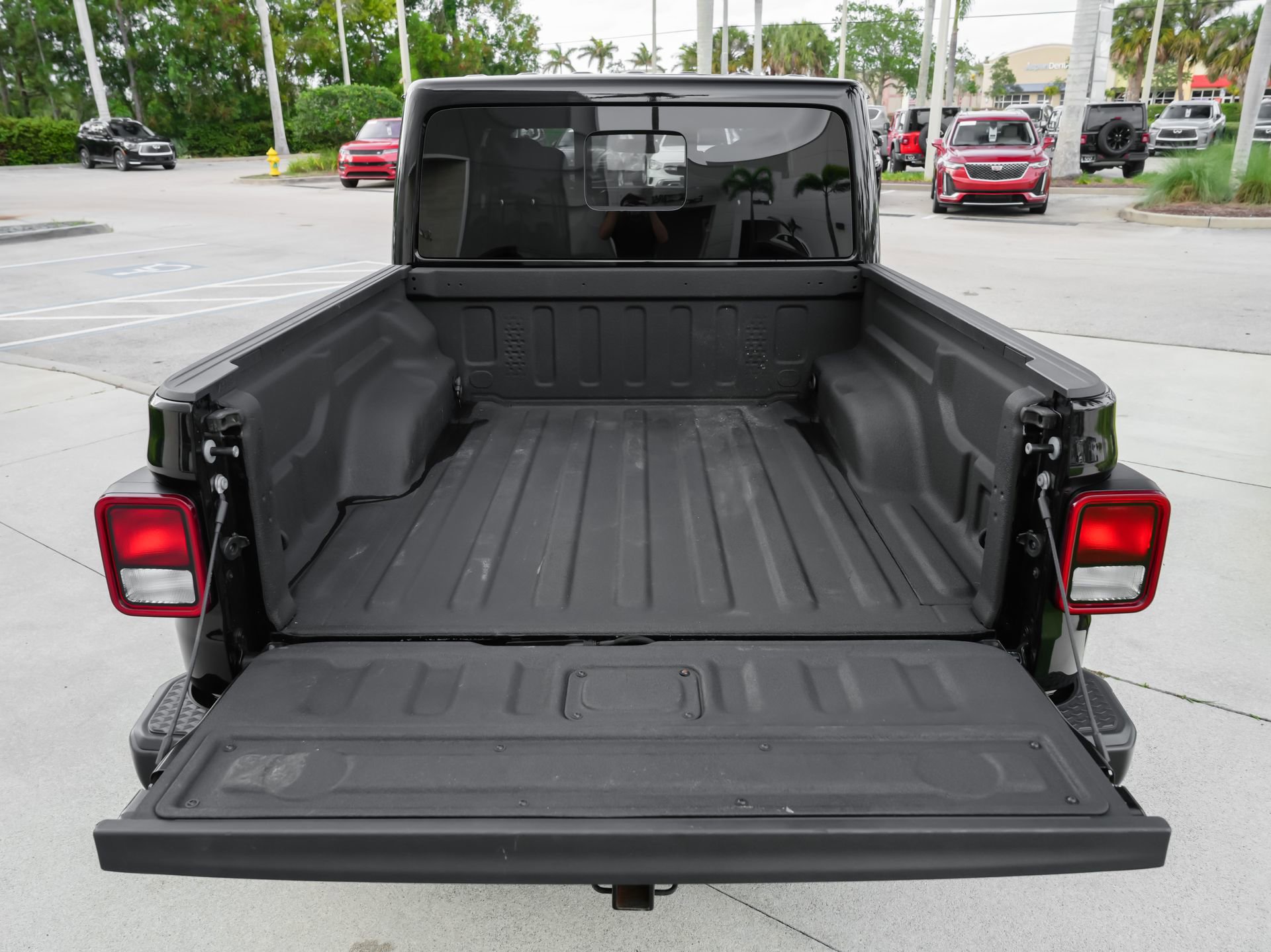 Used 2024 Jeep Gladiator Sport AWD/4WD image 41