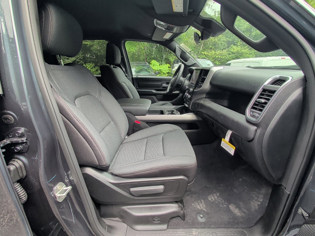 New 2026 RAM 1500 Express AWD/4WD image 16