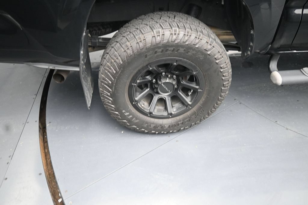 Used 2020 Toyota Tacoma SR AWD/4WD image 10