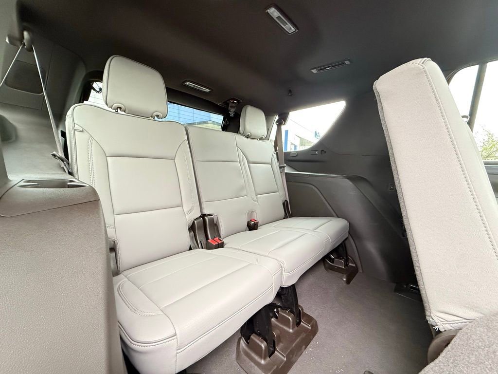 Used 2023 GMC Yukon SLT w/ SLT Premium Package image 27
