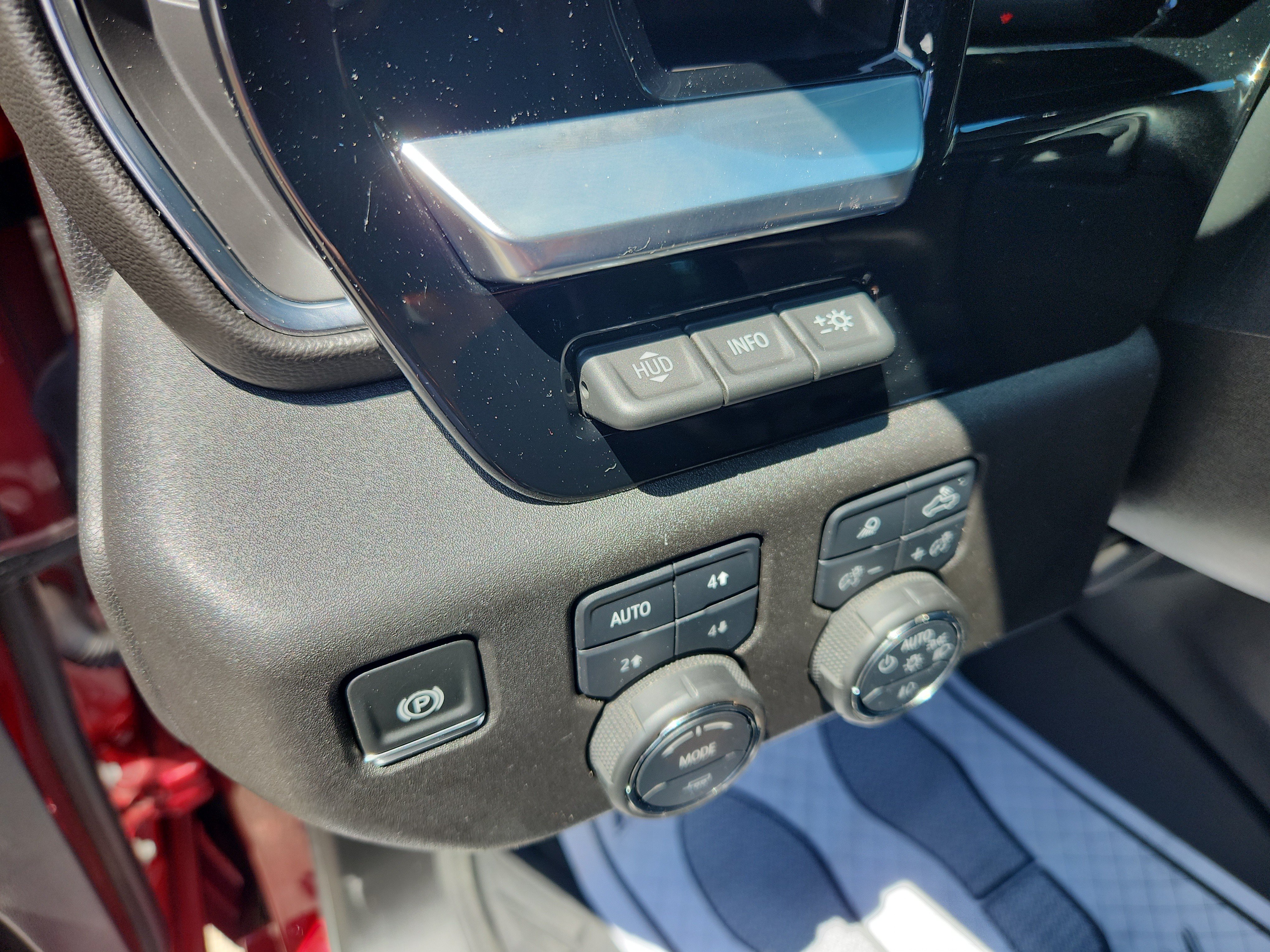 Used 2024 Chevrolet Silverado 2500 LTZ w/ LTZ Premium Package AWD/4WD image 26