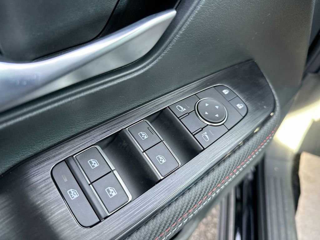 Certified 2025 Nissan Kicks SR image 24