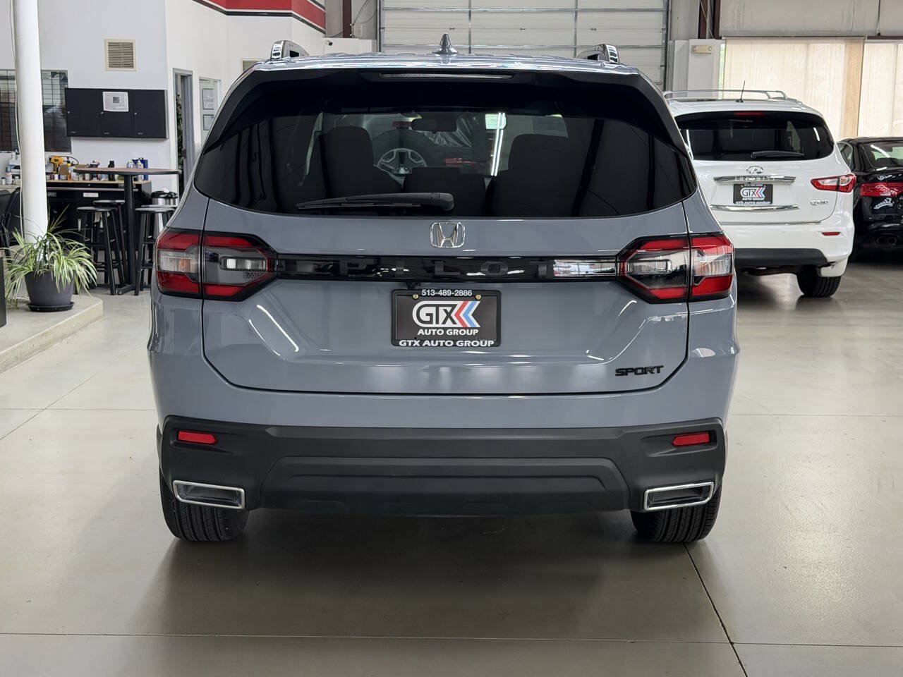 Used 2025 Honda Pilot Sport image 3