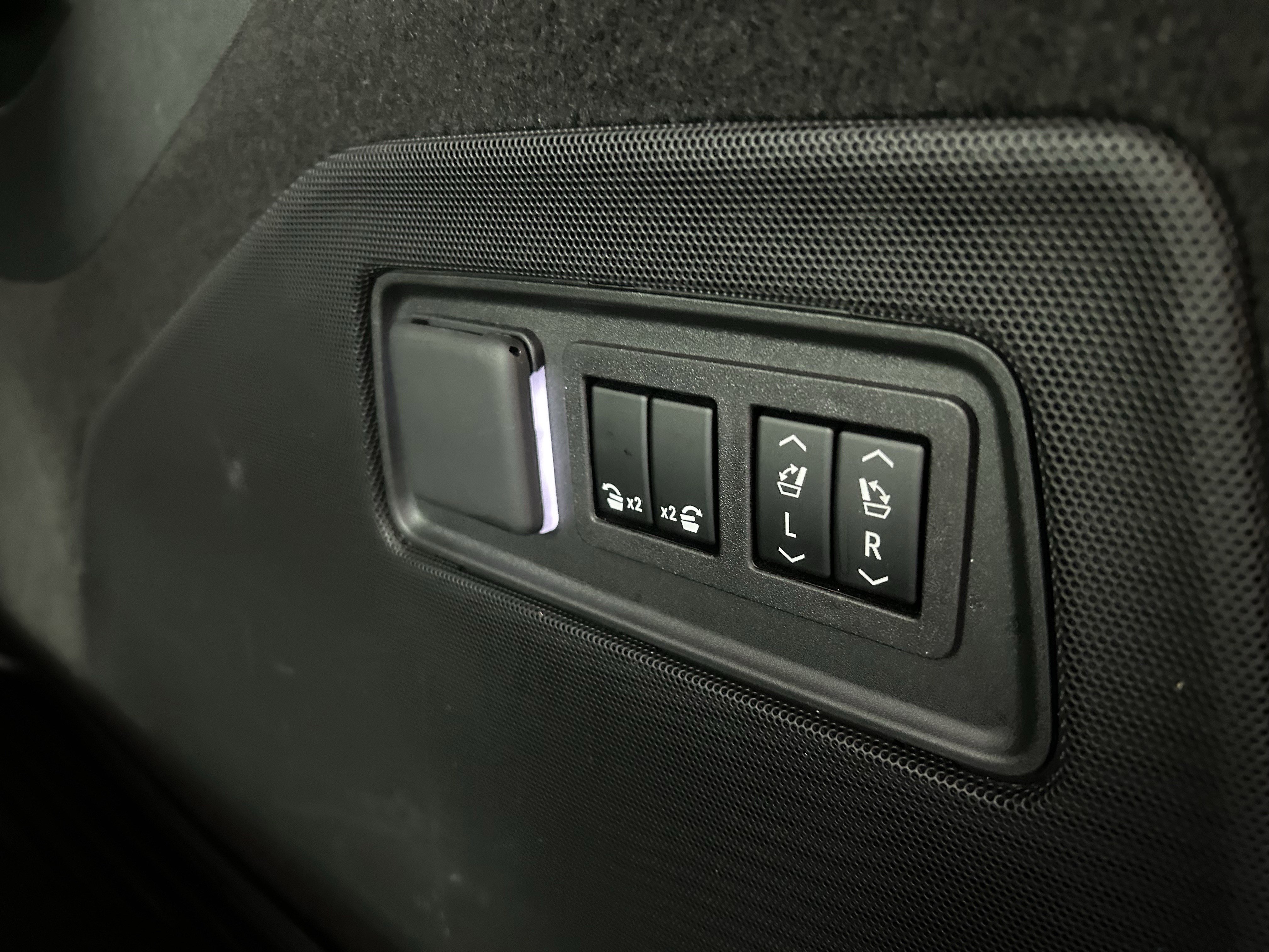 Used 2023 Cadillac Escalade ESV Sport w/ LPO, ONYX Package image 21