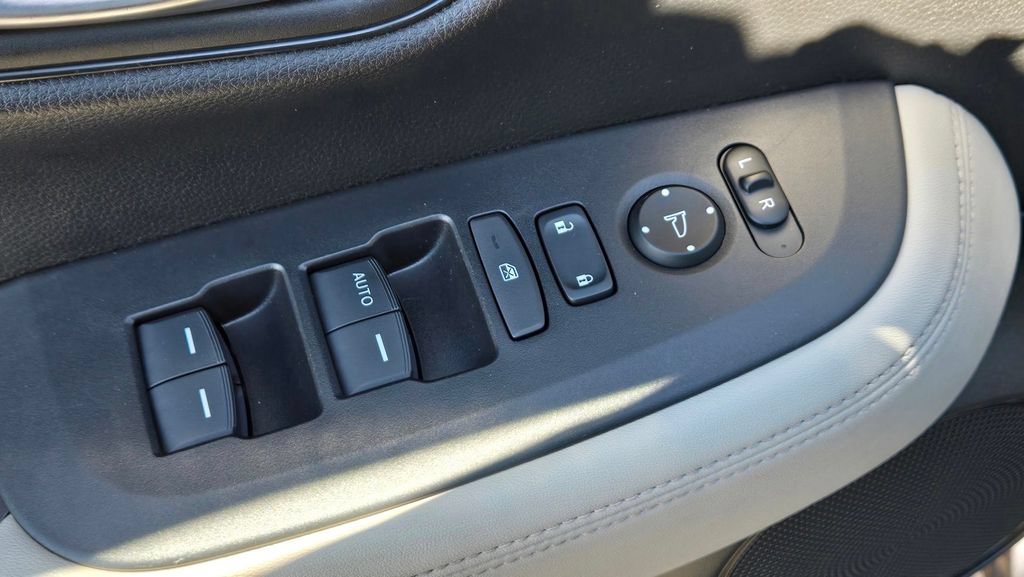 Used 2024 Honda HR-V LX image 16