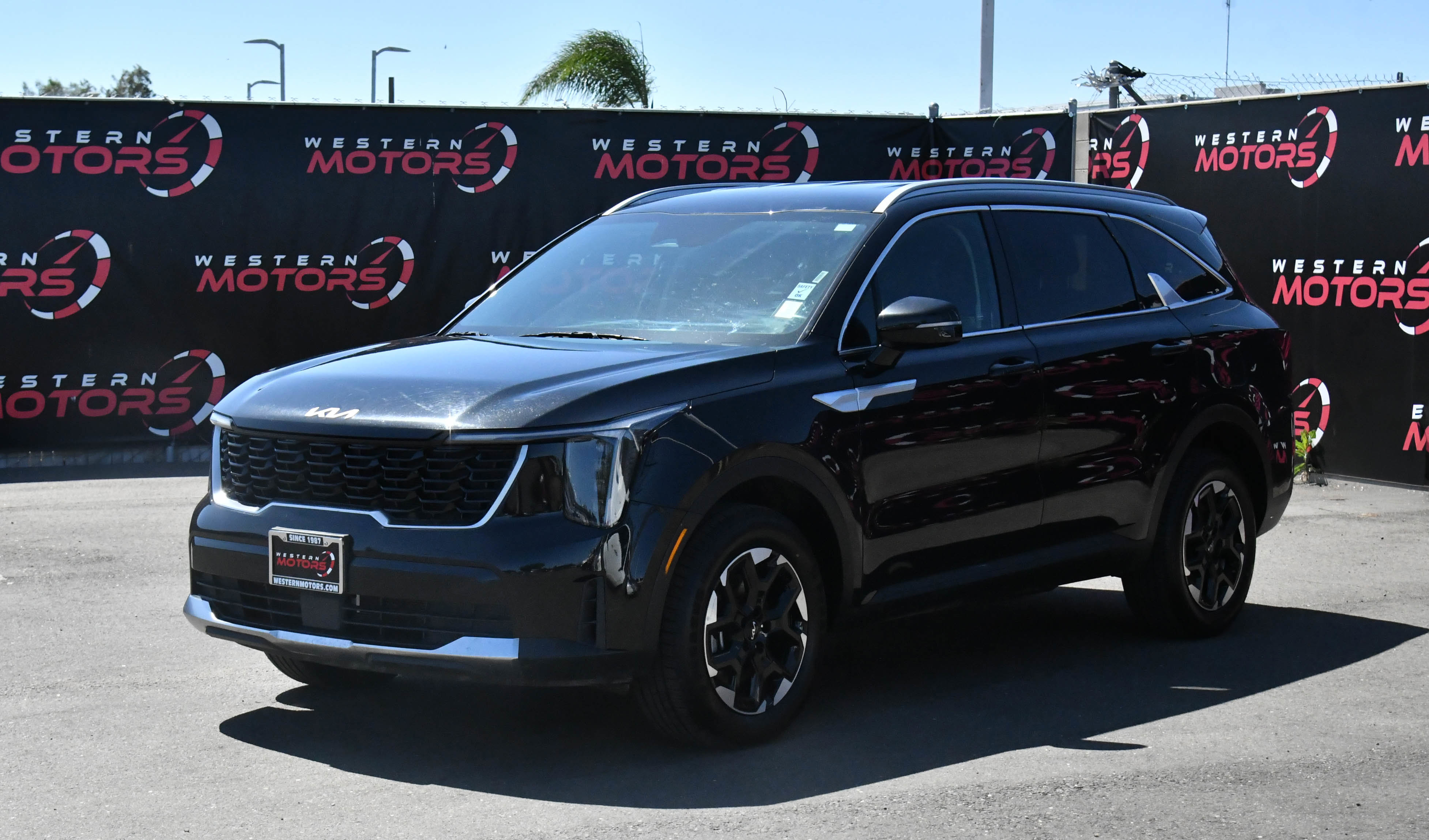 Used 2024 Kia Sorento S image 3