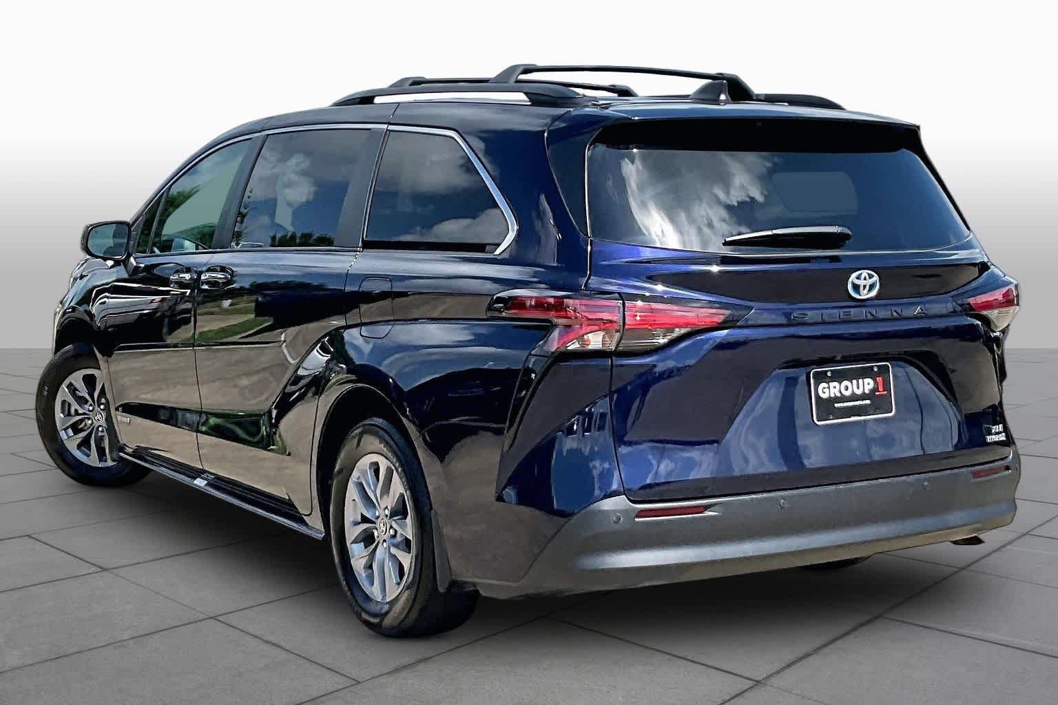 Used 2021 Toyota Sienna XLE FWD image 12