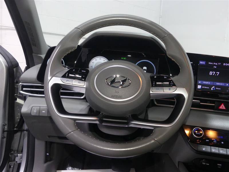 Used 2022 Hyundai Elantra SEL w/ Convenience Package FWD image 30