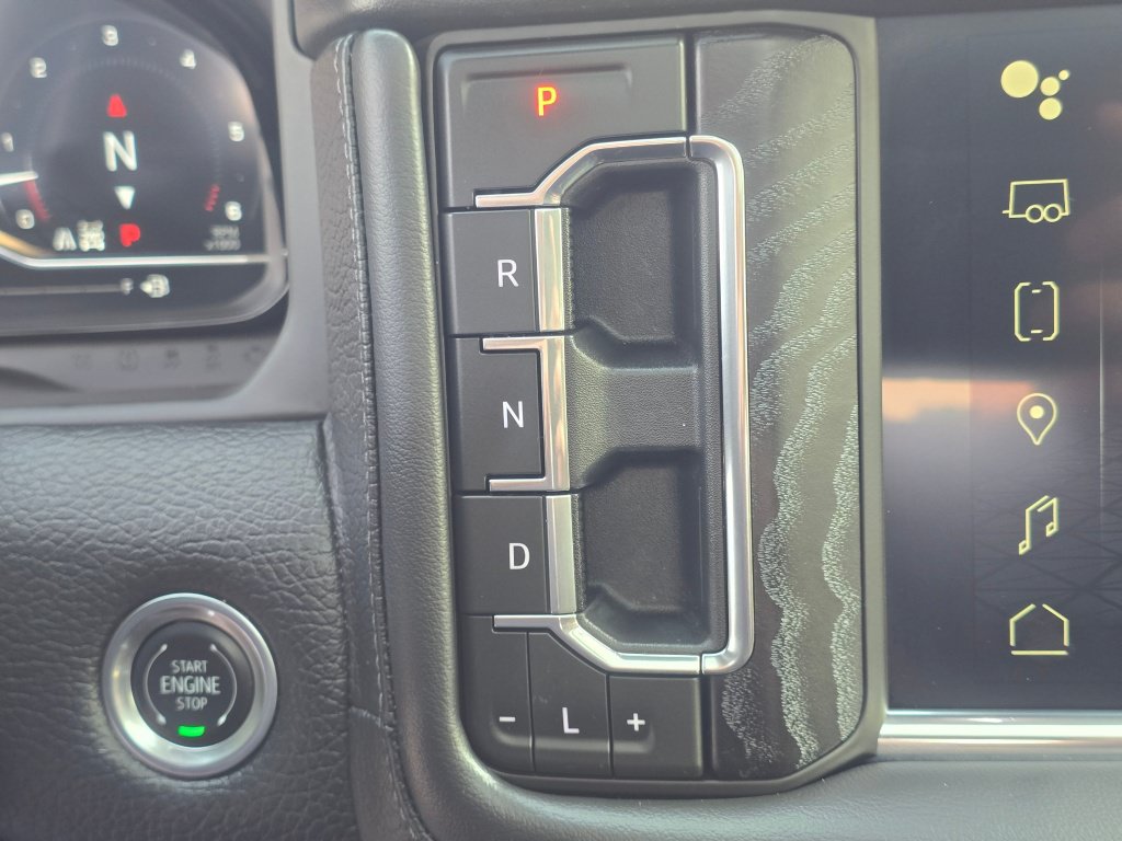 Used 2024 GMC Yukon Denali w/ Advanced Technology Package AWD/4WD image 18