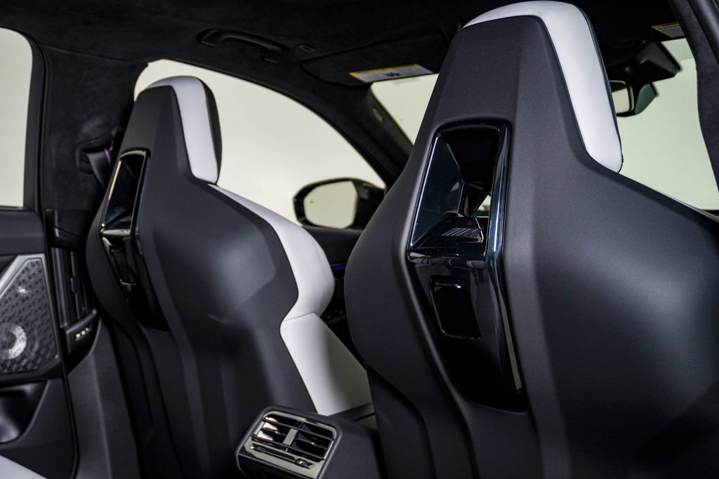 Used 2025 BMW M5 w/ Carbon Package AWD/4WD image 18