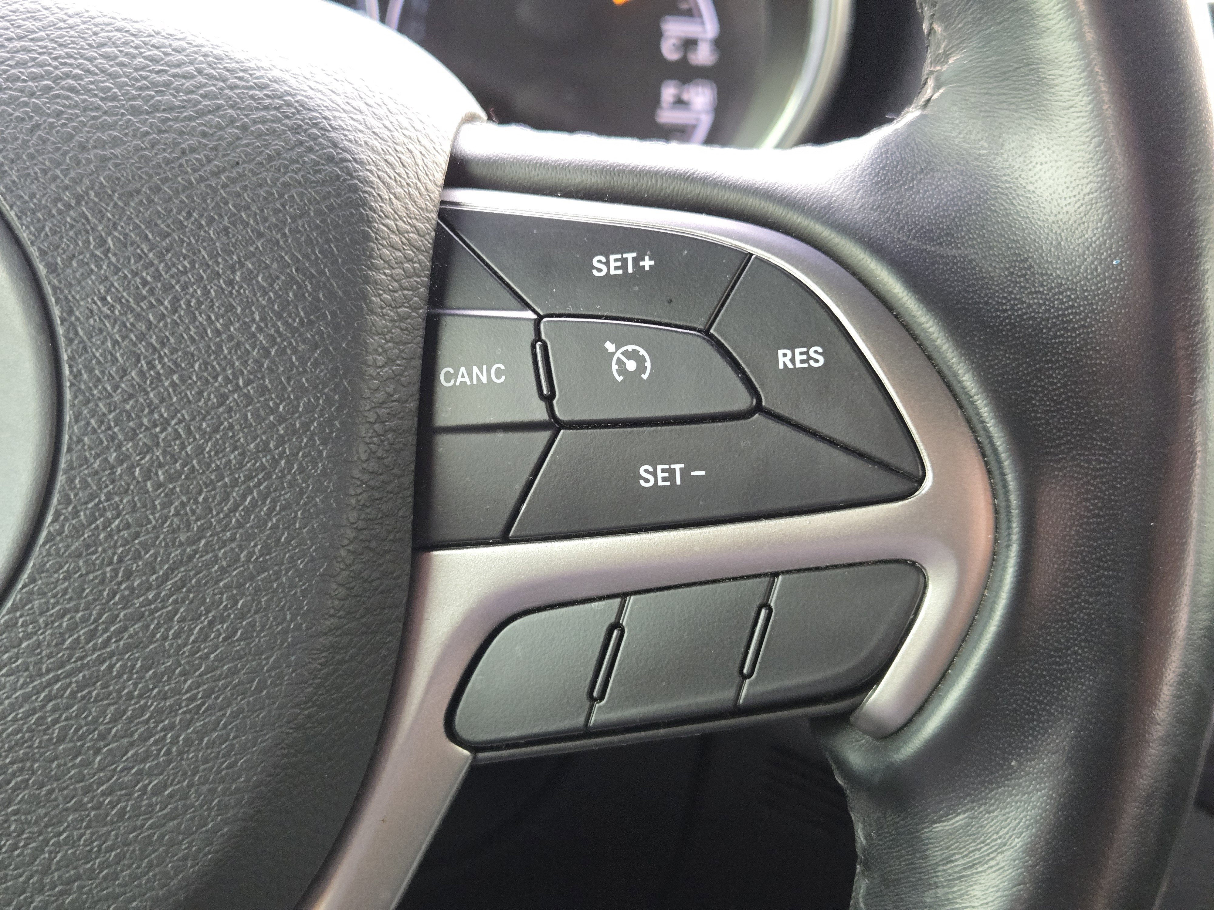 Used 2020 Jeep Grand Cherokee Laredo image 30