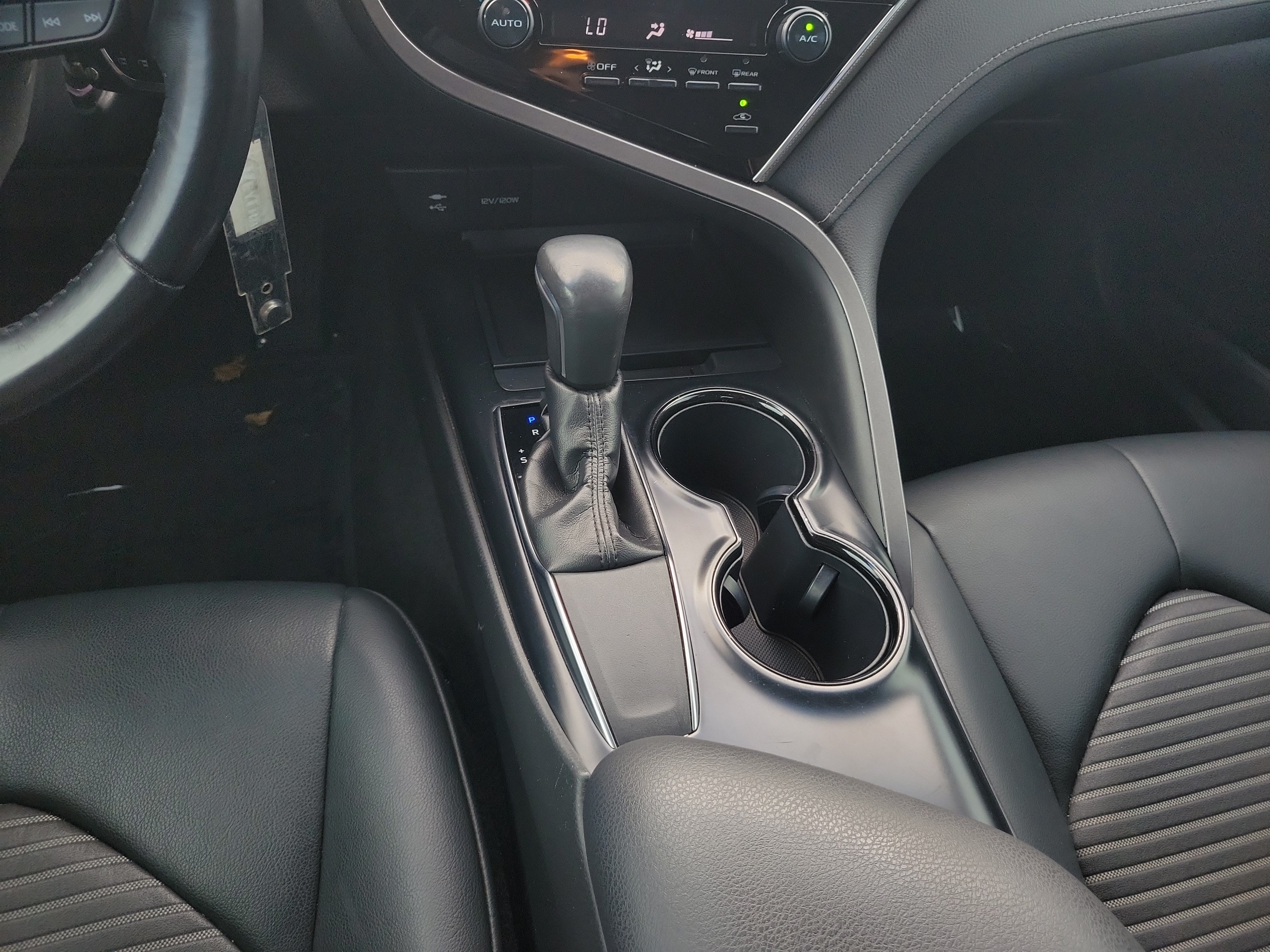 Used 2018 Toyota Camry SE FWD image 17