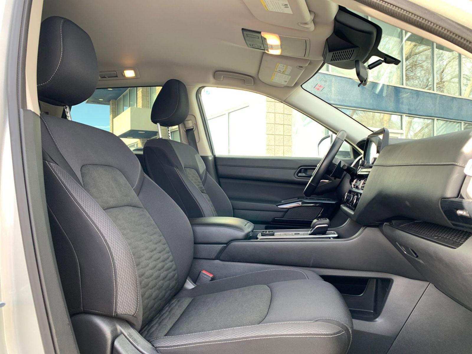 Used 2025 Nissan Pathfinder SV image 39