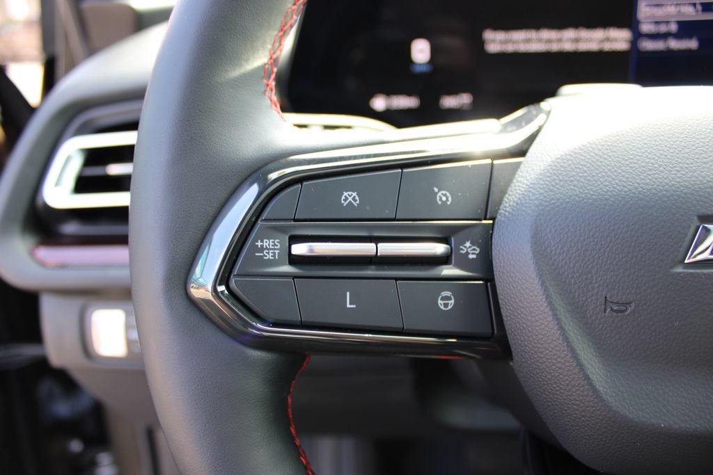 Used 2024 Chevrolet Traverse RS AWD/4WD image 16