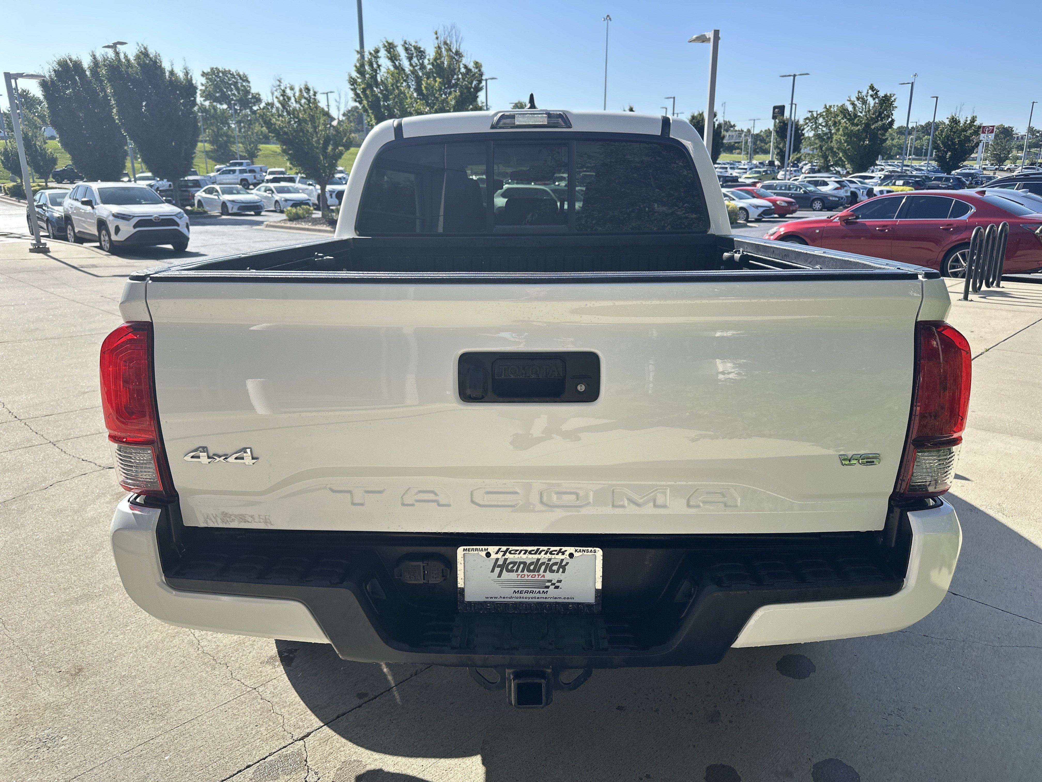 Used 2018 Toyota Tacoma SR w/ SR Convenience Package AWD/4WD image 8