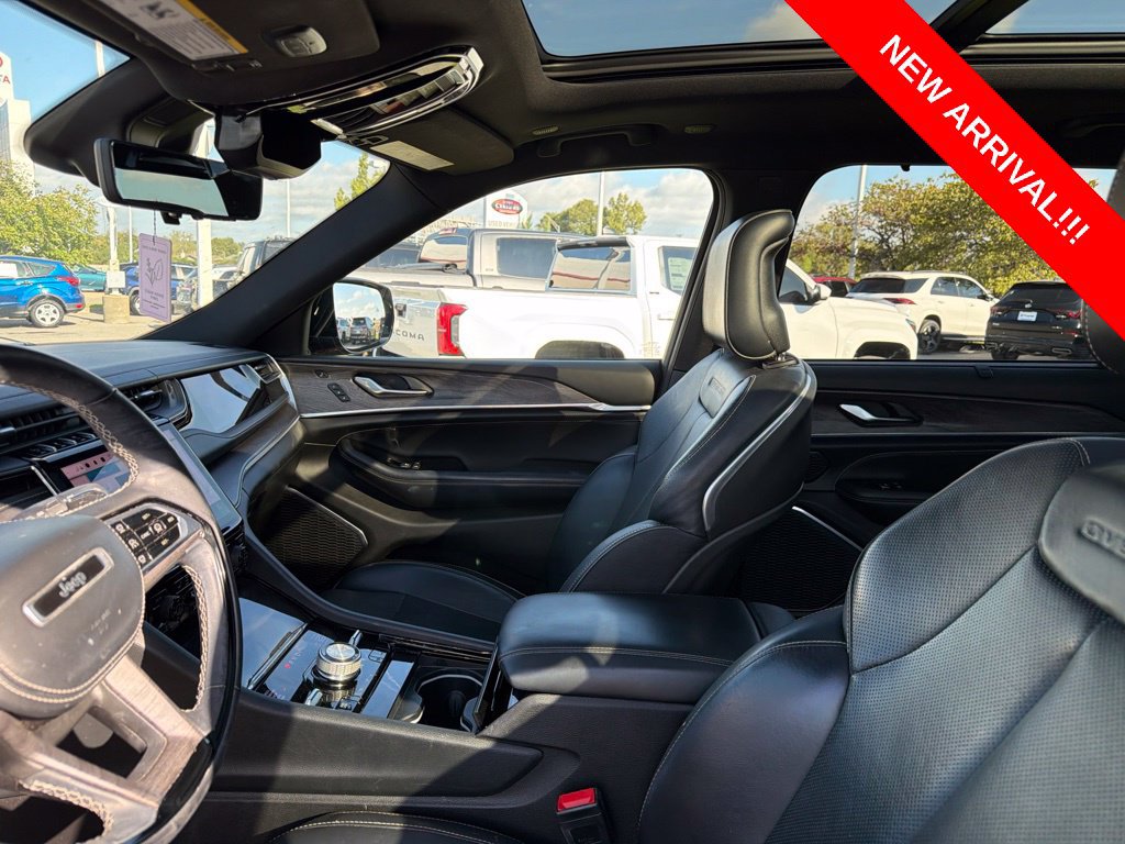 Used 2023 Jeep Grand Cherokee L Overland w/ Advanced Protech Group III AWD/4WD image 7