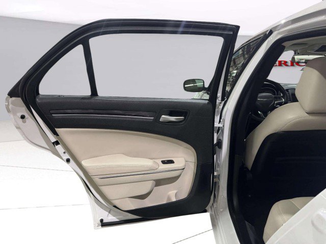 Used 2016 Chrysler 300 Limited w/ Driver Convenience Group image 25