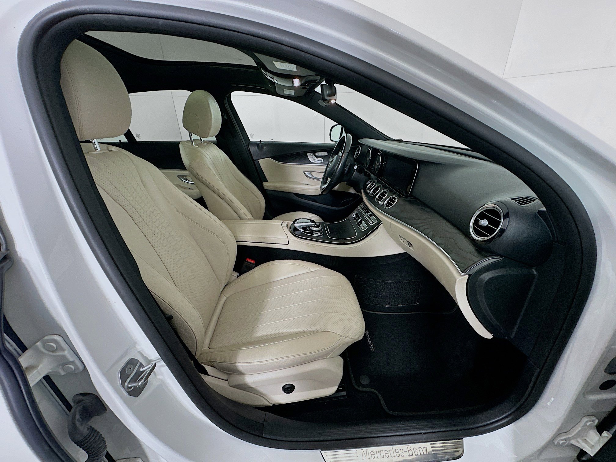 Used 2018 Mercedes-Benz E 300 image 33