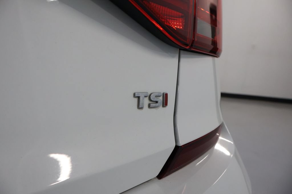 Used 2018 Volkswagen Passat 2.0T SE FWD image 11