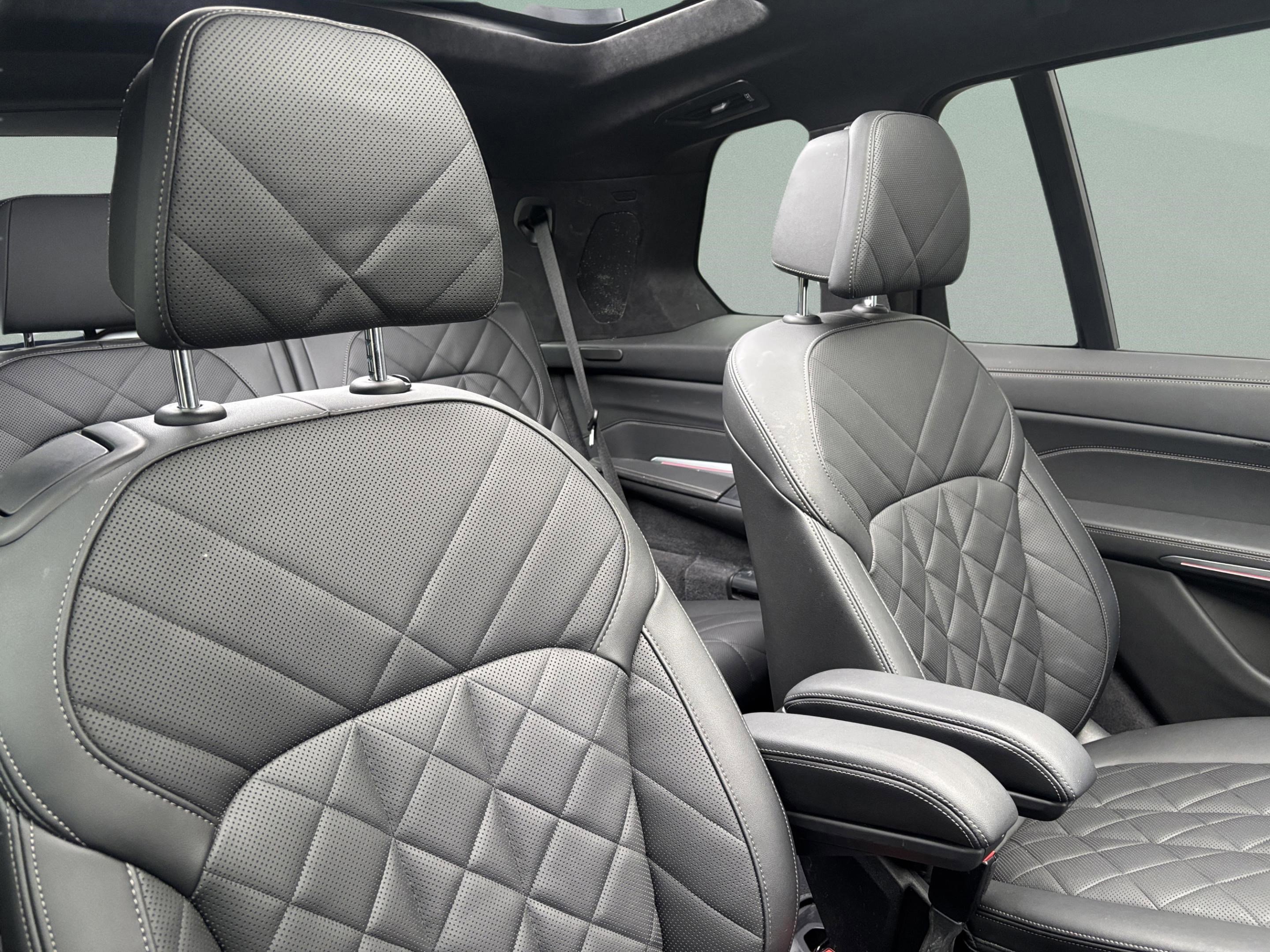 Used 2024 BMW X7 xDrive40i w/ M Sport Package AWD/4WD image 16