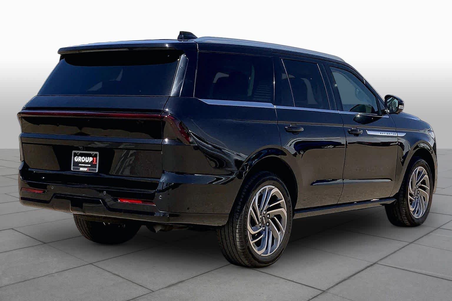 Used 2025 Lincoln Navigator Reserve AWD/4WD image 25