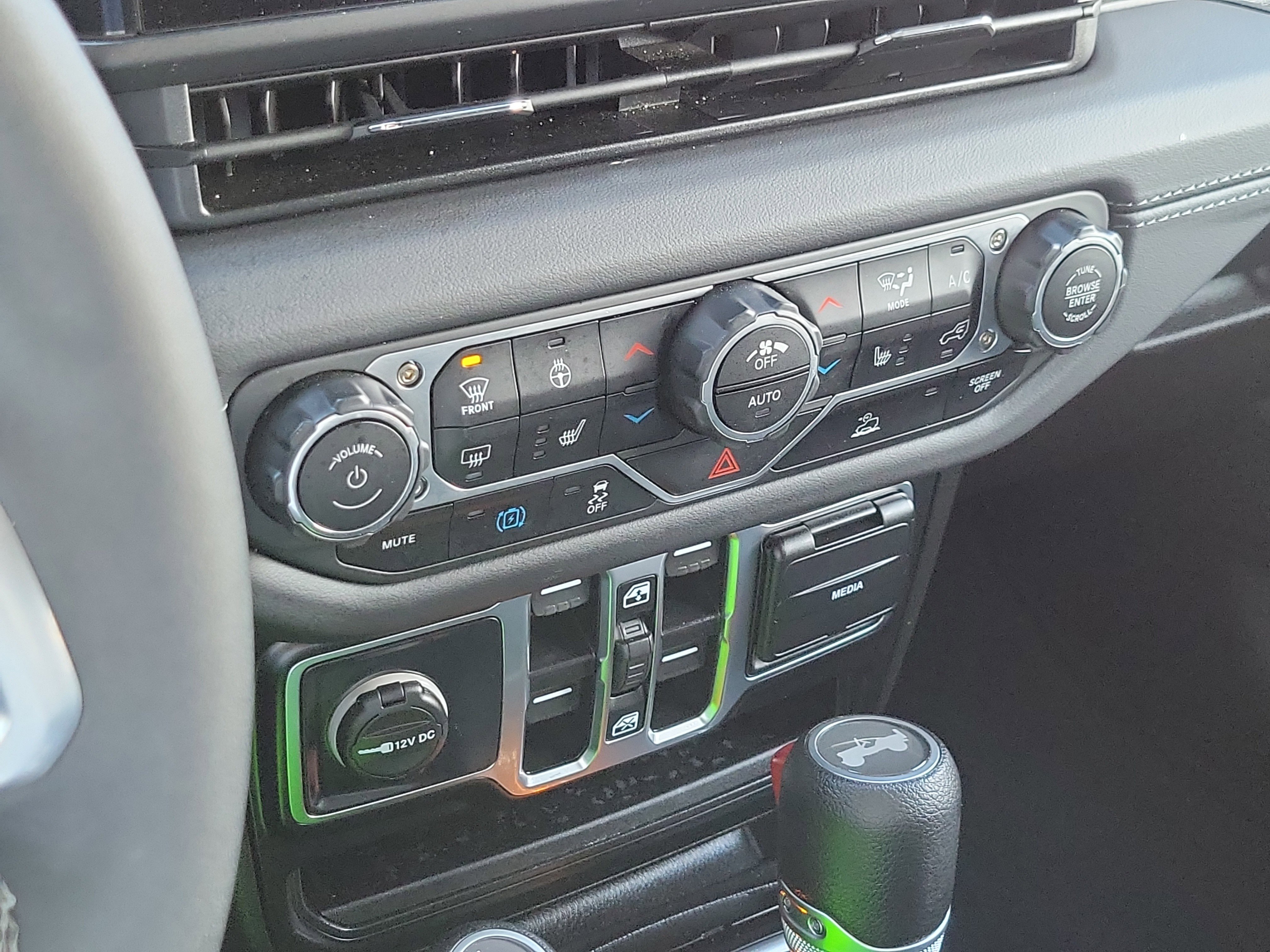 Used 2025 Jeep Wrangler Unlimited Sahara image 14