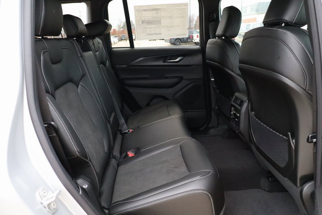 New 2025 Jeep Grand Cherokee Altitude image 39