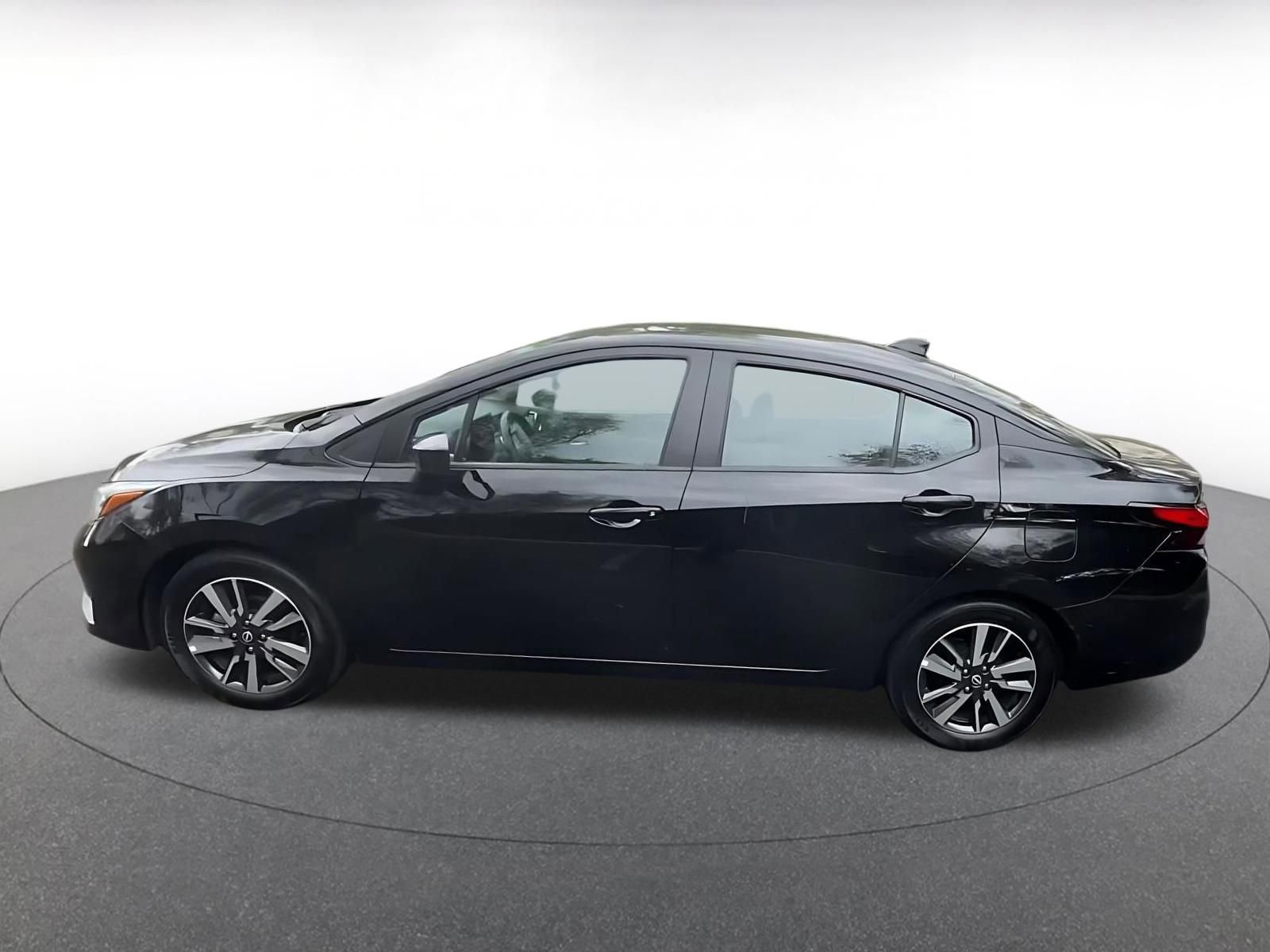 Used 2025 Nissan Versa SV image 9