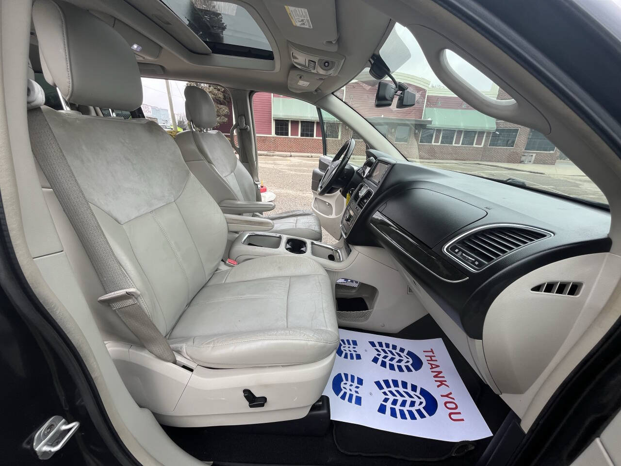 Used 2012 Chrysler Town & Country Limited w/ Luxury Group FWD image 11