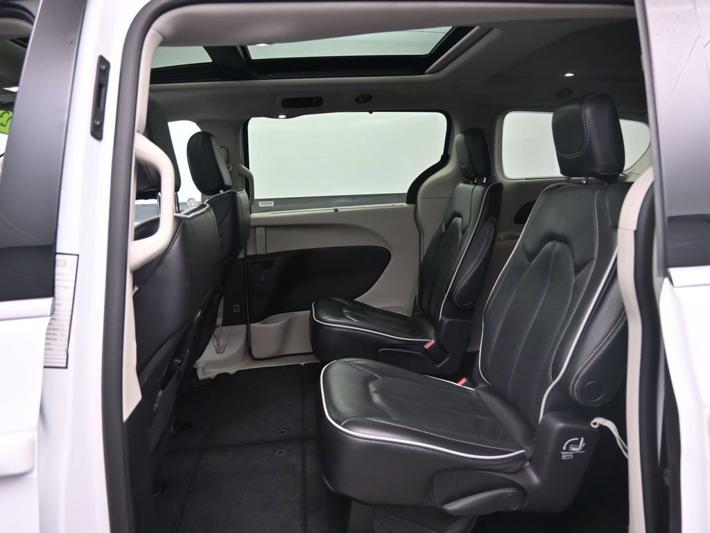 Used 2023 Chrysler Pacifica Limited FWD image 28