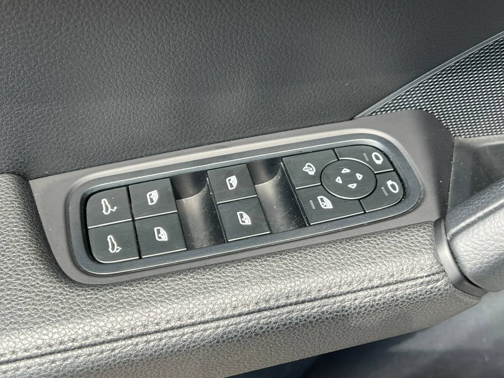 Used 2025 Porsche Cayenne AWD/4WD image 16