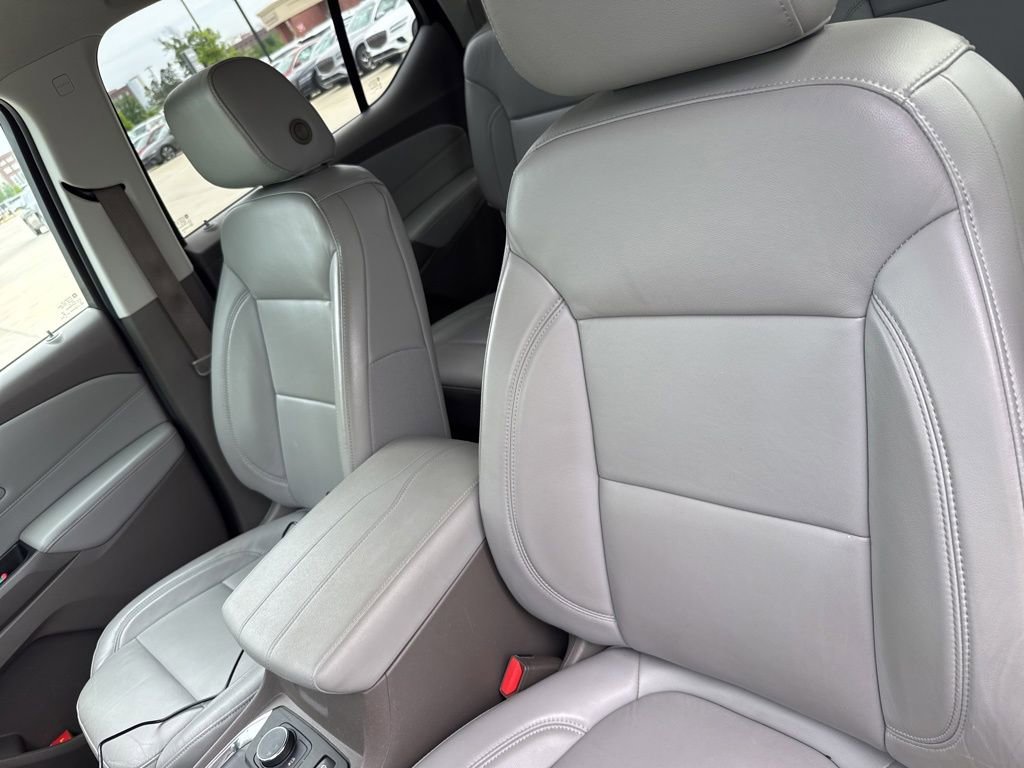Used 2019 Chevrolet Traverse LT FWD image 10