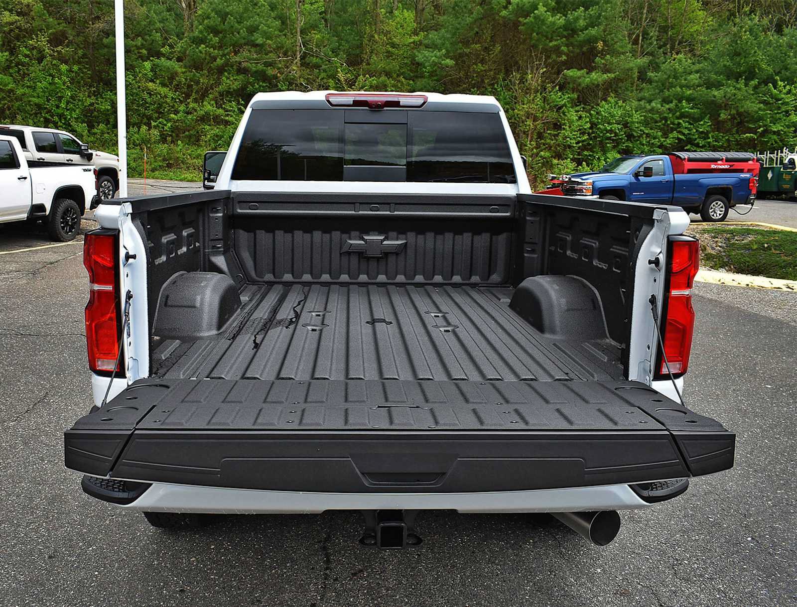 New 2026 Chevrolet Silverado 2500 High Country w/ High Country Premium Package AWD/4WD image 9