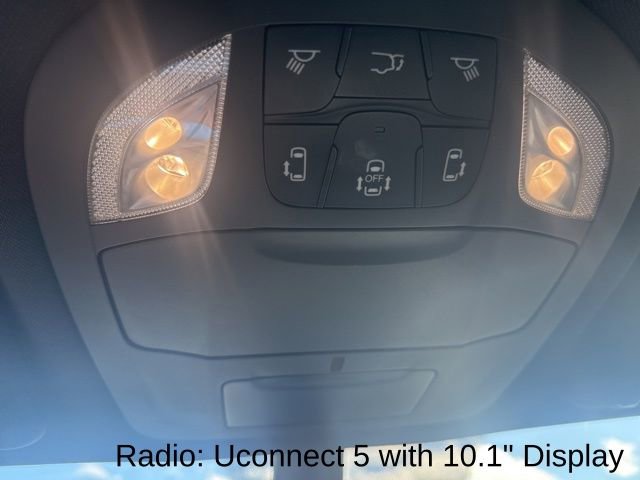 Used 2026 Chrysler Pacifica Select image 18