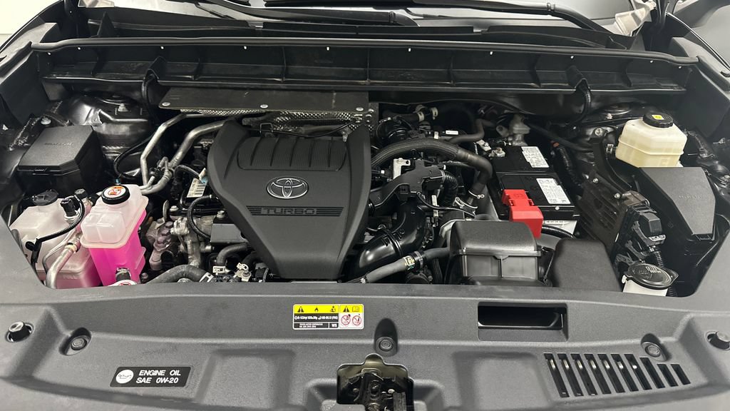 Certified 2024 Toyota Highlander XLE AWD/4WD image 11