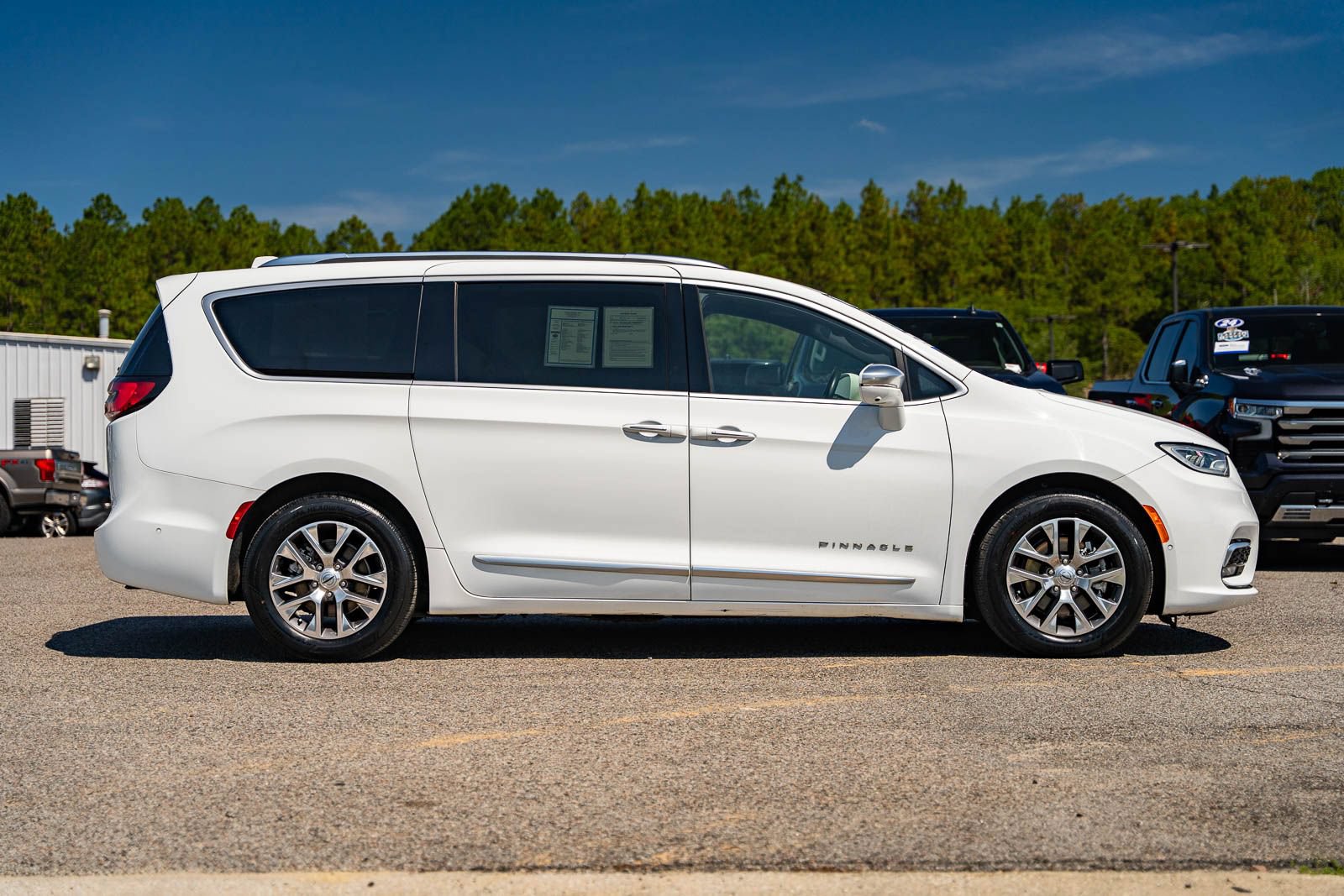 Used 2021 Chrysler Pacifica Pinnacle FWD image 8
